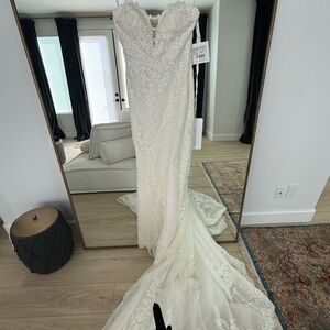 Pronovias Wedding Dress with Veil and Tulle shirt cover. New-tags attached.